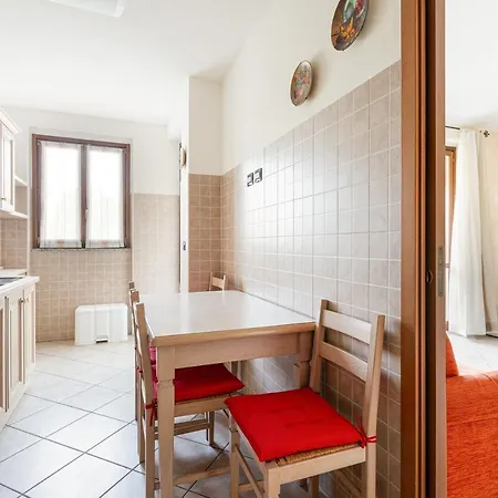 Guesthost - With Balcony Nearby M3 Subway Yellow Line * ミラノ